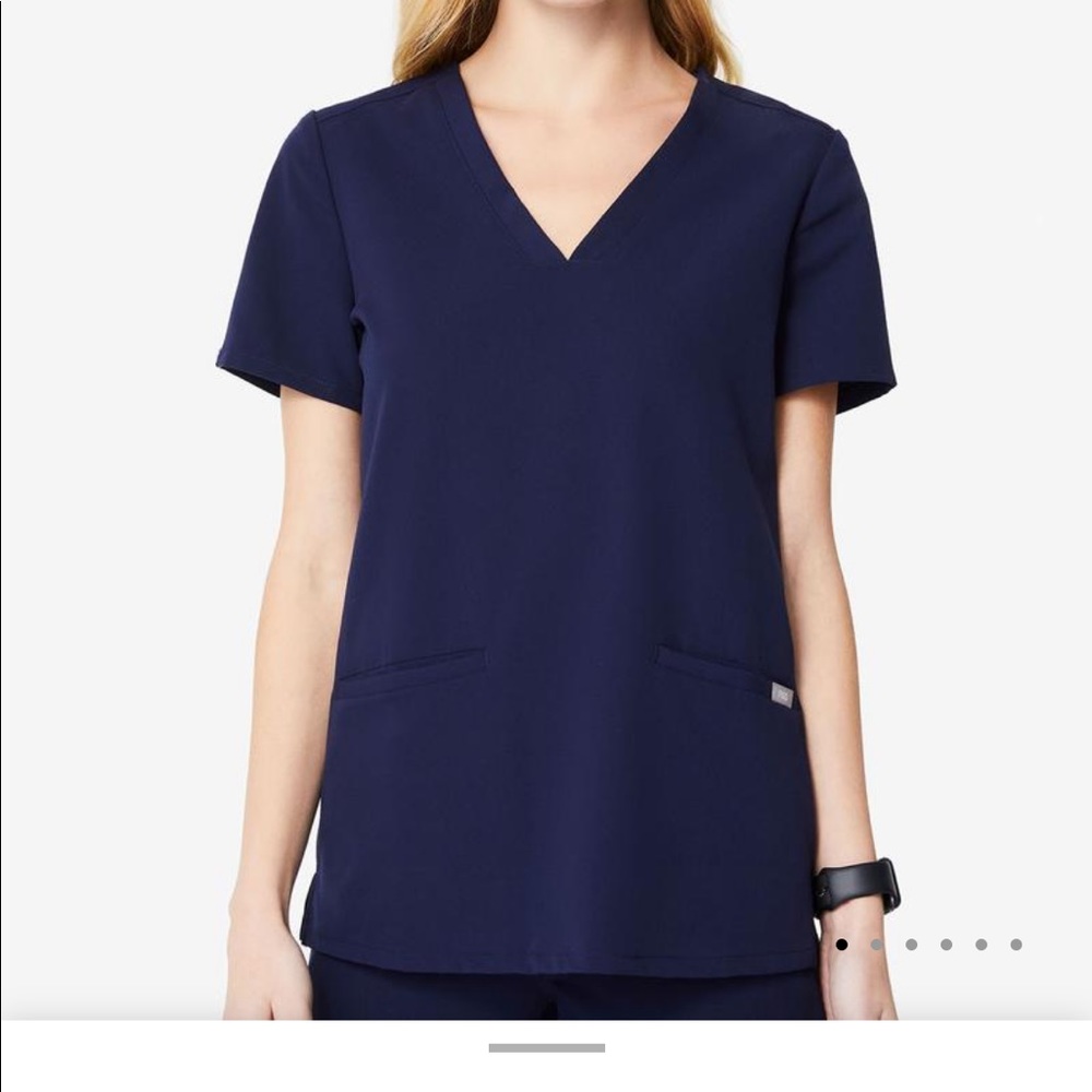 Figs 3 pocket scrub top